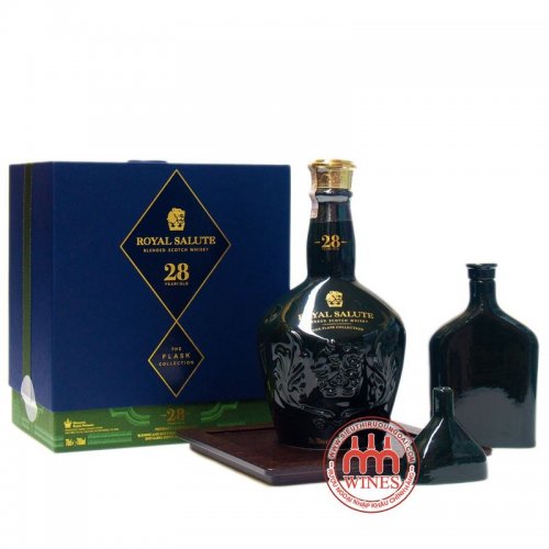 Chivas Royal Salute 28 years old Kew Palace Edition