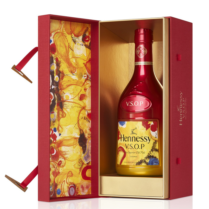 Rạo rực không khí tết cùng phiên bản rượu Hennessy VS 2023
