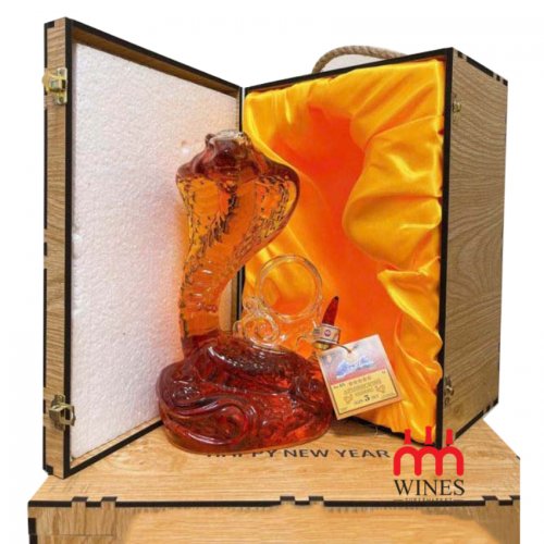 Rượu con rắn Armenian linh vật tết Ất Tỵ 2025