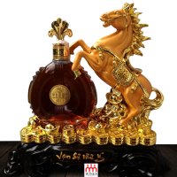Kệ Ngựa Vàng Vạn Sự Như Ý + Brandy Venus XO 700ml
