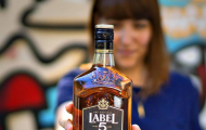 Rượu Label 5 2026: Khi Những Ánh Đèn Đô Thị Tan Vào Whisky