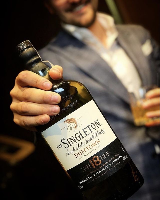 Rượu Singleton chính hãng, Review Singleton 12 15 18, Giá rượu Singleton 2026, Singleton Whisky có ngon không, Cách uống Singleton chuẩn.