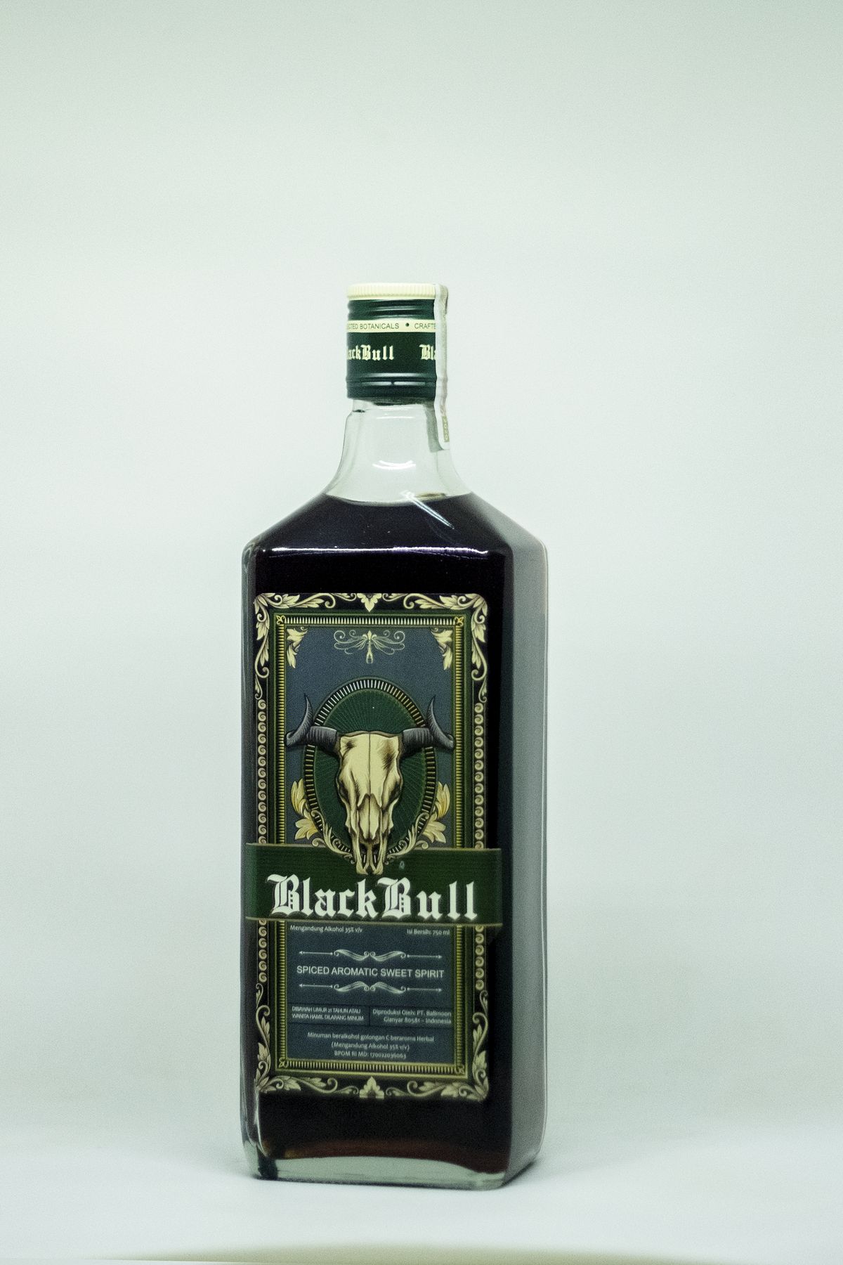 Black Bull 12 Year Old Review, Best Blended Scotch 2026, Un-chill filtered Whisky, High Proof Scotch, Award-winning Blended Whisky.