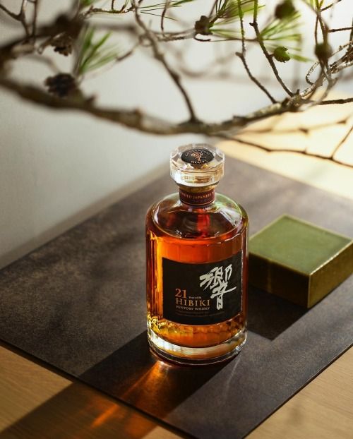 Hibiki 17 năm, giá rượu Hibiki 17, đánh giá rượu Hibiki, Hibiki lâu năm, rượu Whisky sưu tầm.