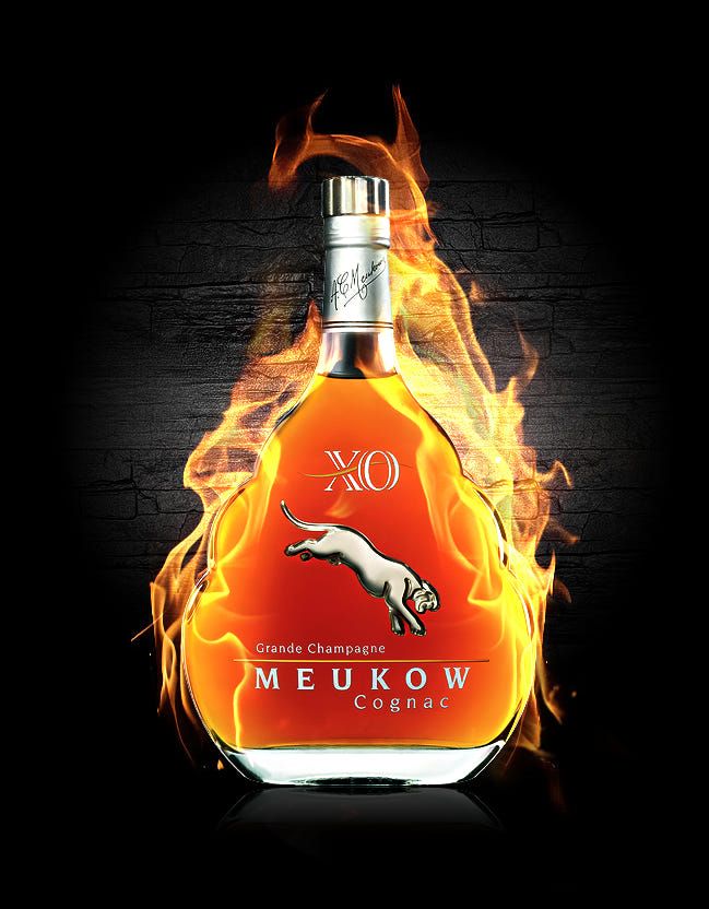 biểu tượng báo đen Meukow, lịch sử Meukow Cognac, thiết kế chai Meukow độc bản