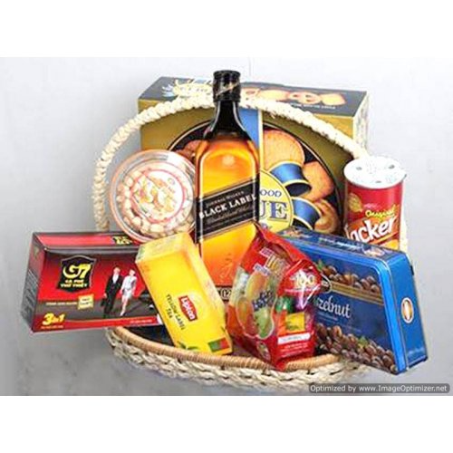 Giỏ quà biếu sếp GQ-L005 nổi bật với rượu Johnnie Walker Black Label sang trọng