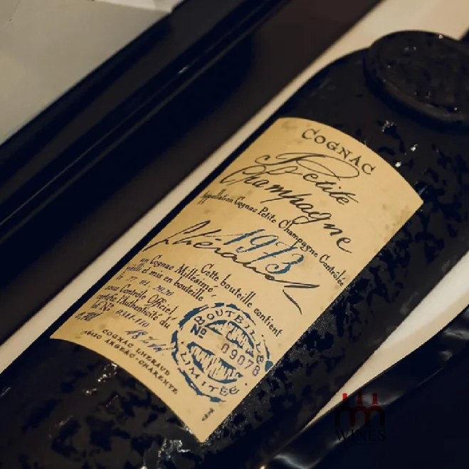 Hầm ủ rượu Lheraud Cognac bằng đá truyền thống