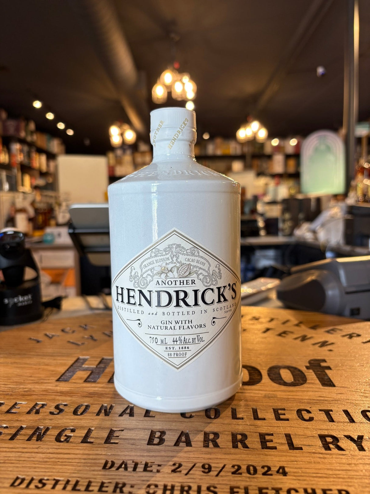 Rượu Hendrick's Another Gin chai gốm trắng 700ml chính hãng
