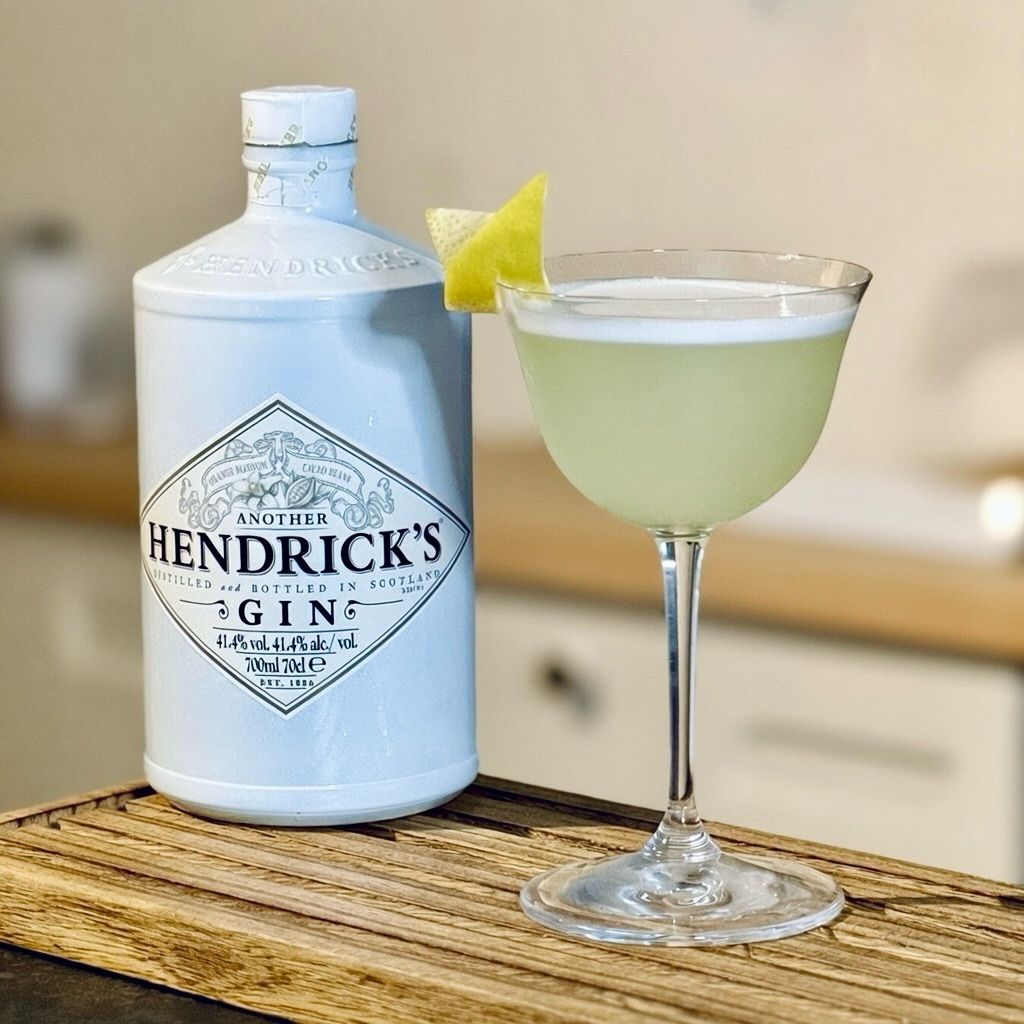 Rượu Hendrick's Another Gin 700ml và ly cocktail Gin Tonic chuẩn vị