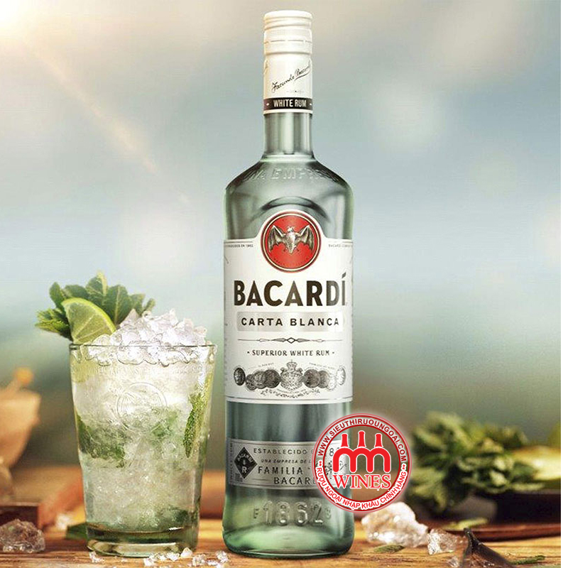 Rượu Bacardi Carta Blanca Superior White Rum và ly cocktail Mojito