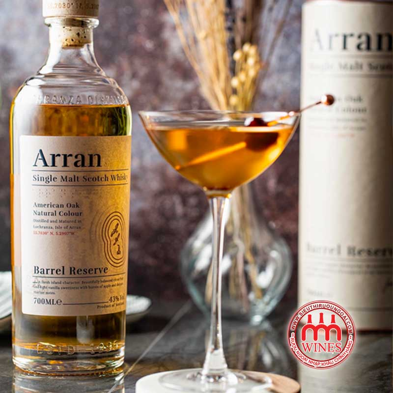 Rượu Arran Barrel Reserve và ly cocktail