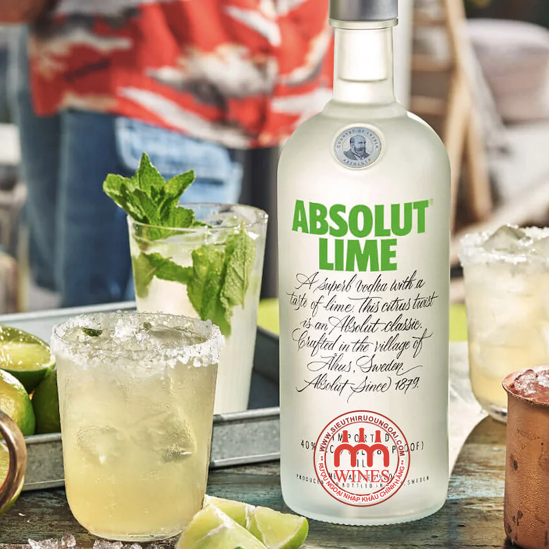 Rượu Absolut Lime Vodka và hai ly cocktail chanh