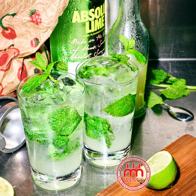 Rượu Absolut Lime Vodka và hai ly cocktail chanh bạc hà